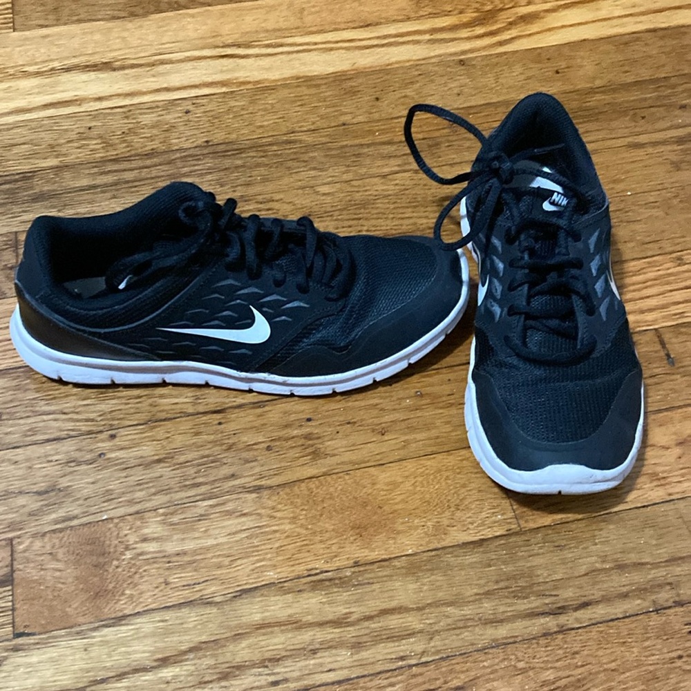 Nike 8.5 Womens sneakers Style 6777136